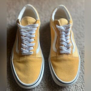 Women’s Yellow and White Lowtop Old Skool “Ochre” Sneakers Size 8.0